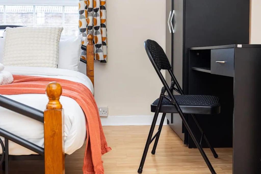 Tranquil 1Br In South Bank With Onsite Parking Lejlighed London Eksteriør billede