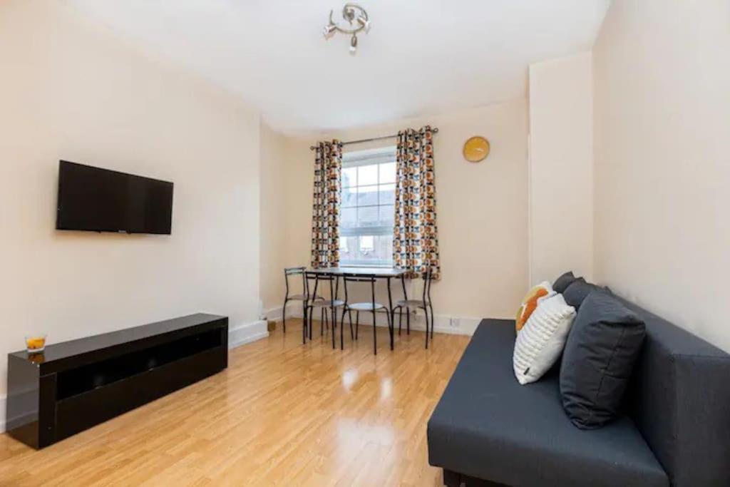 Tranquil 1Br In South Bank With Onsite Parking Lejlighed London Eksteriør billede