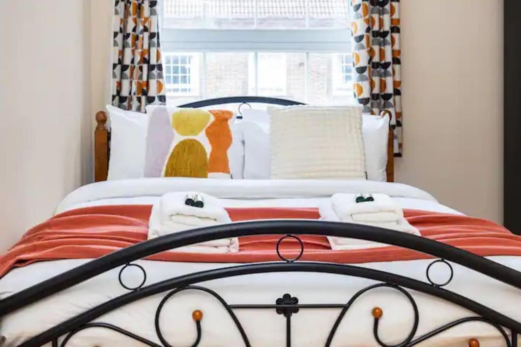 Tranquil 1Br In South Bank With Onsite Parking Lejlighed London Eksteriør billede