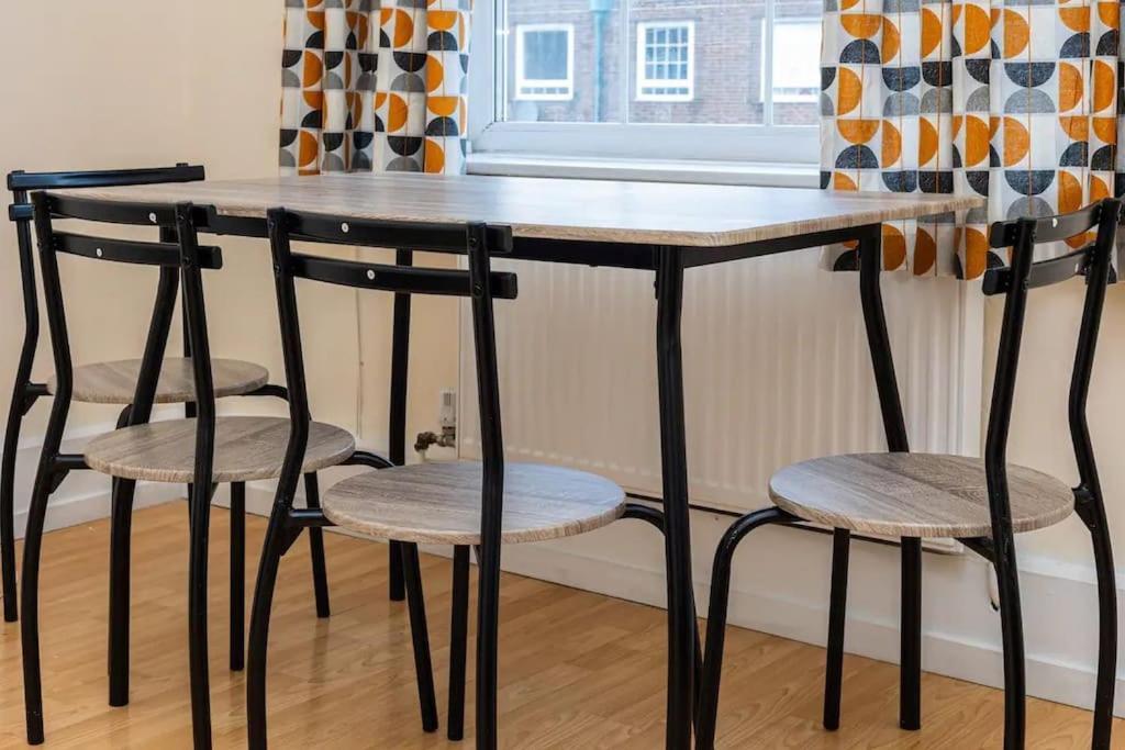 Tranquil 1Br In South Bank With Onsite Parking Lejlighed London Eksteriør billede