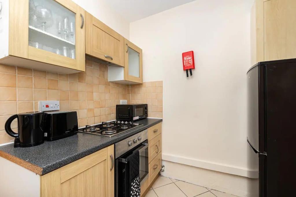 Tranquil 1Br In South Bank With Onsite Parking Lejlighed London Eksteriør billede