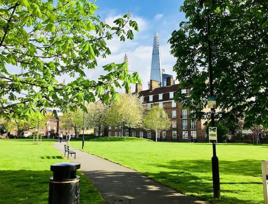 Tranquil 1Br In South Bank With Onsite Parking Lejlighed London Eksteriør billede