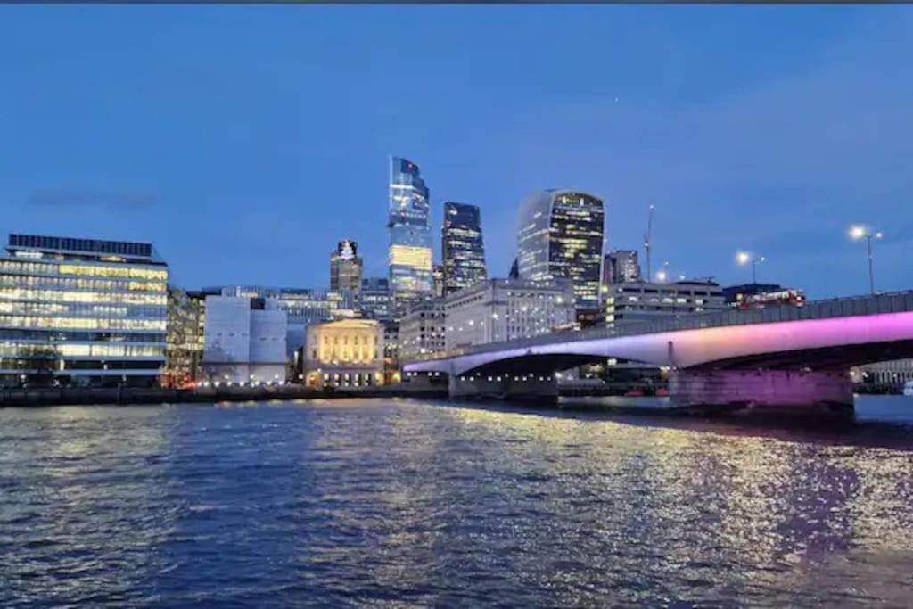 Tranquil 1Br In South Bank With Onsite Parking Lejlighed London Eksteriør billede